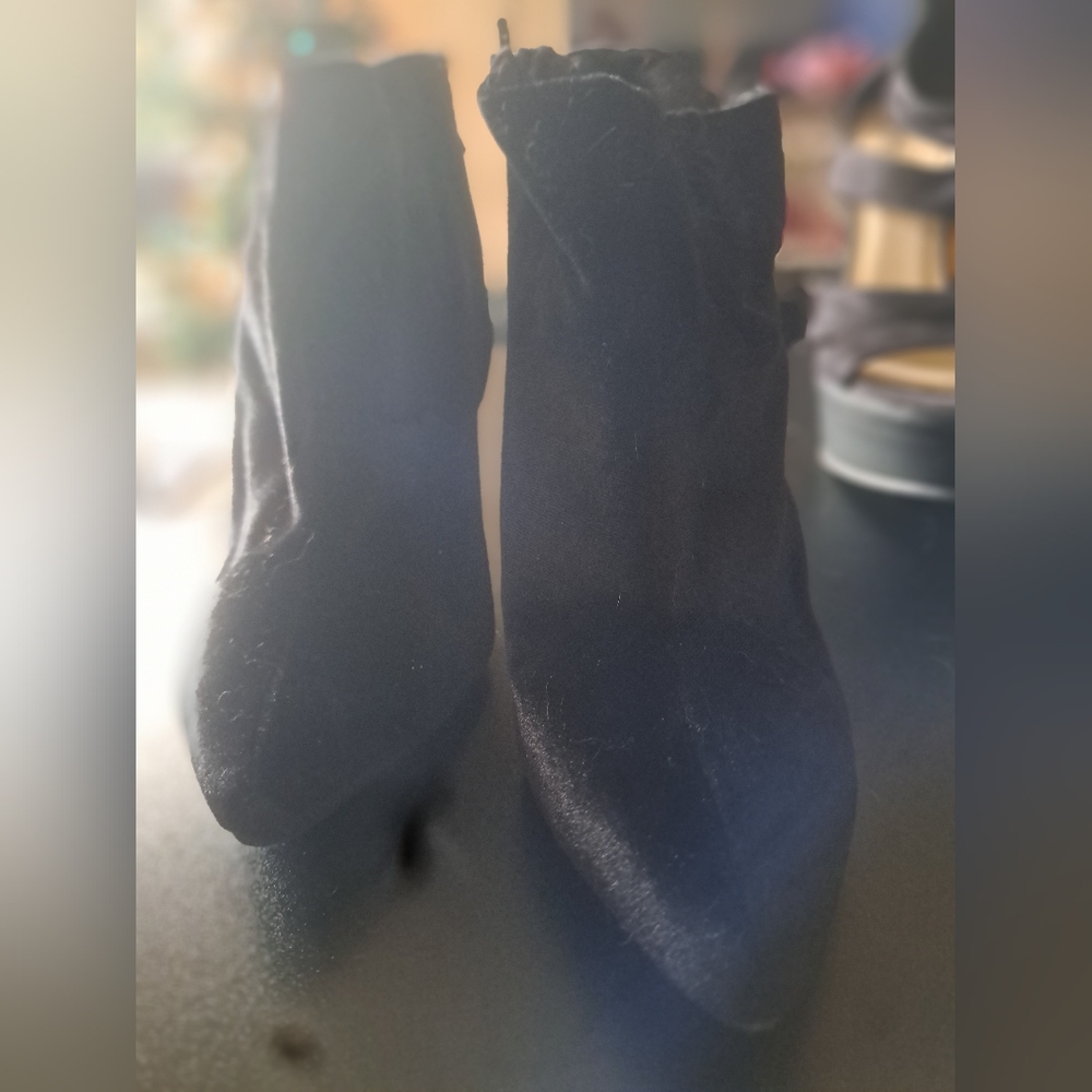 Micro Swayed ankel high boots